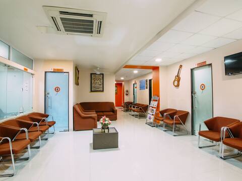 The patient waiting area at Jananam Fertility Centre, Neelankarai